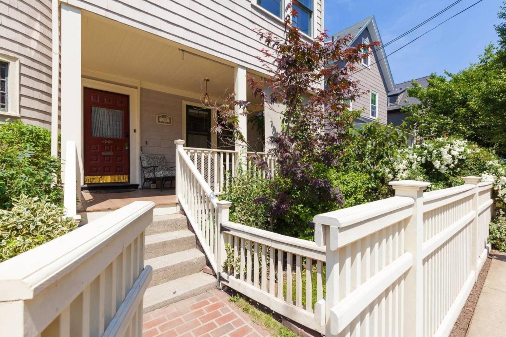 Charming Harvard Victorian ケンブリッジ エクステリア 写真